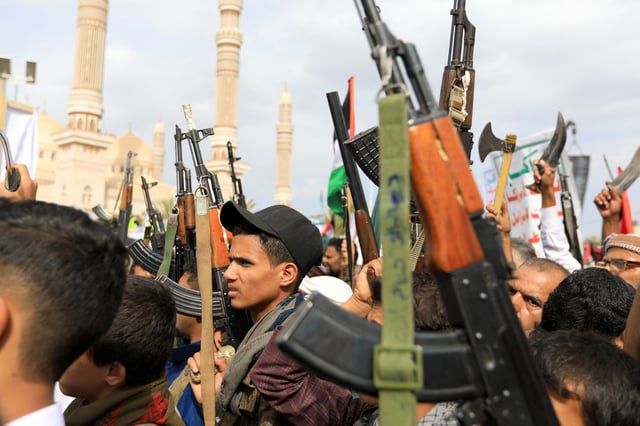 الممارسات الاستفزازية لميليشيا الحوثيين تصعّد المطالبات بالحسم العسكري