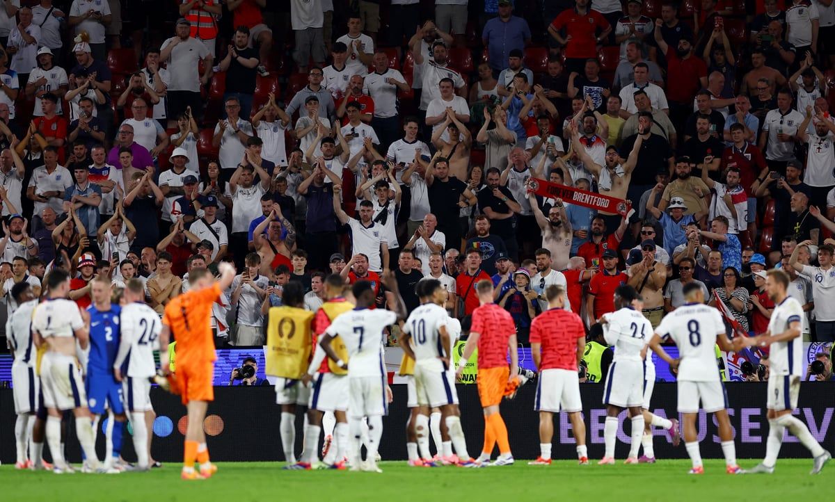 أكواب الجعة على وجوه زوجات اللاعبين.. تصرف غريب من جماهير إنجلترا الغاضبة