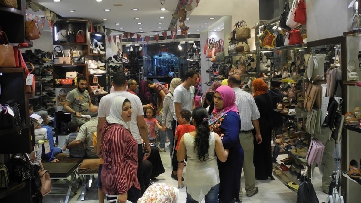 تسببت بذعر.. مصرية تحاول اختطاف طفل في غفلة من والدته (فيديو)