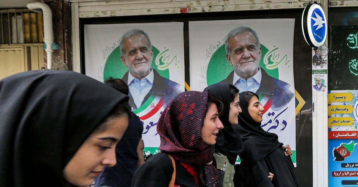 انتخابات إيران.. وزارة الداخلية تعلن رسمياً تقدم بزشكيان في النتائج الأولية