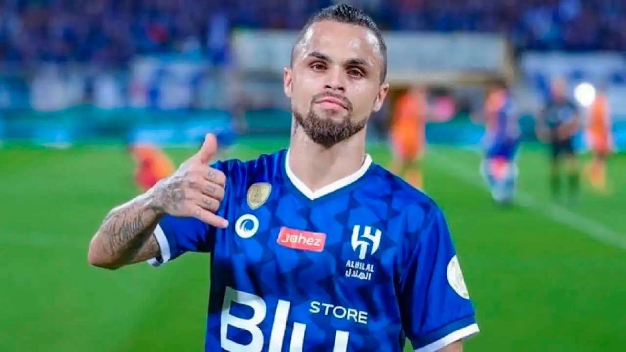 ما هي حقيقة رحيل أجنبي الهلال إلى دوري يلو؟ - موقع الخليج الان