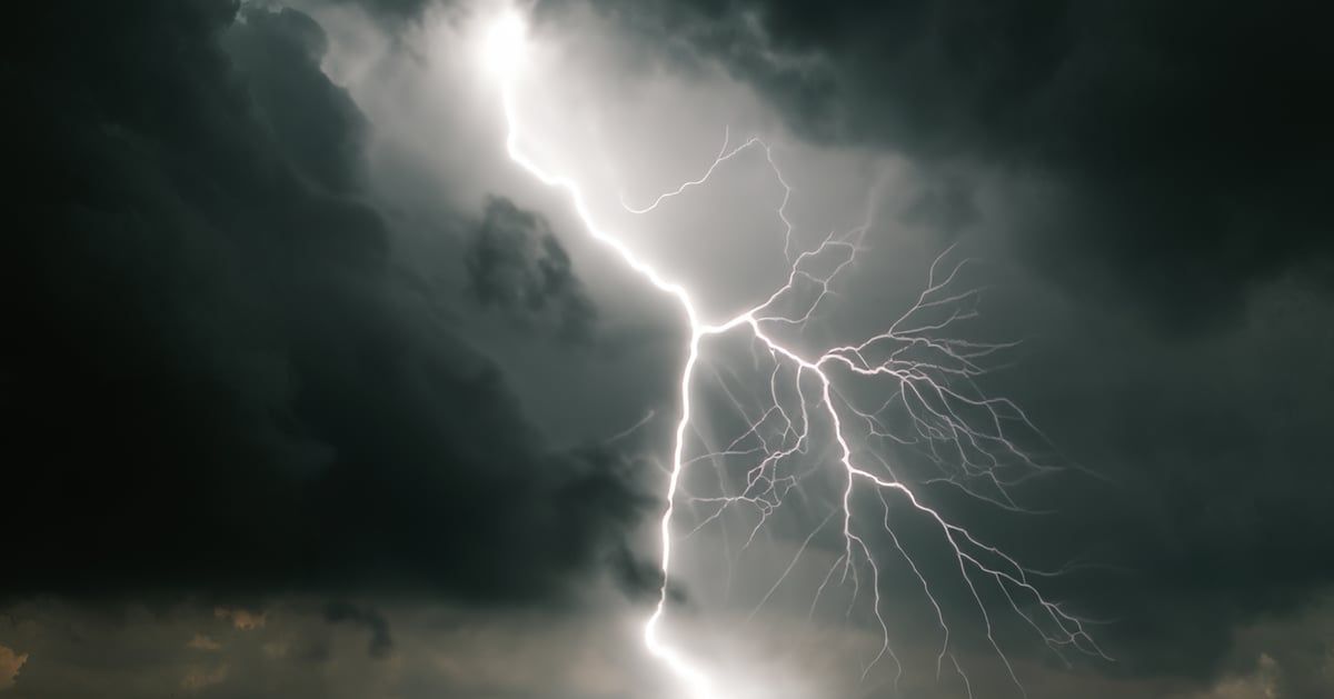 صاعقة برق تقتل شخصين وسط اليمن