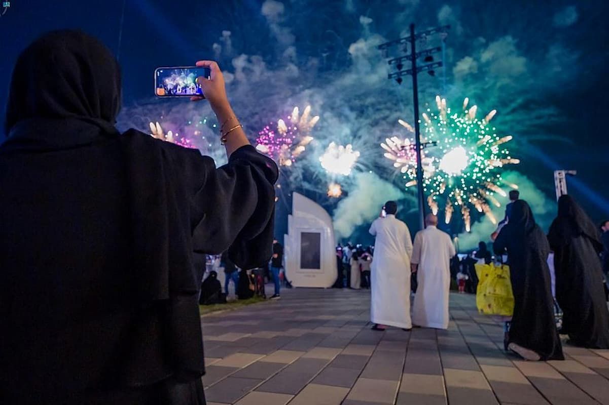 توقعات سعودية رسمية... زوار موسم جدة هذا العام سيتخطى المليونين مسافر!! - موقع الخليج الان