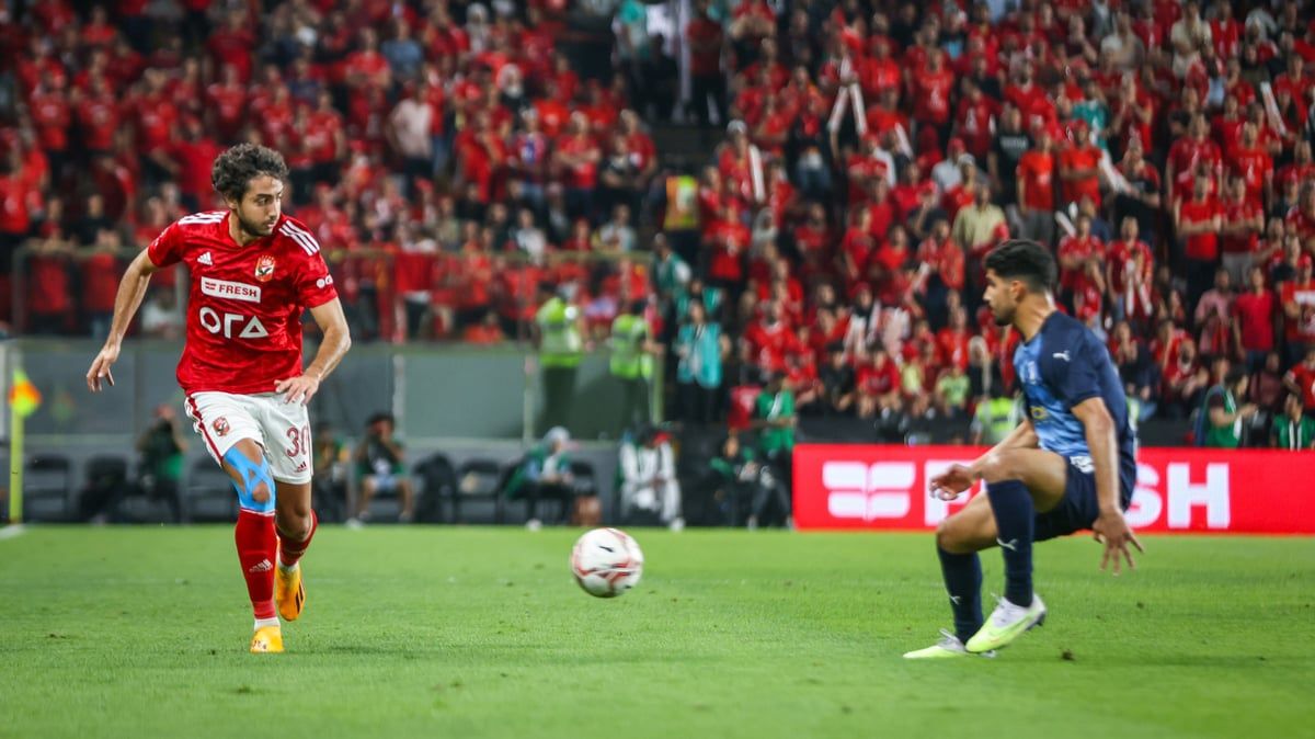 رسميًا: الأهلي المصري يجدد عقد مدافعه