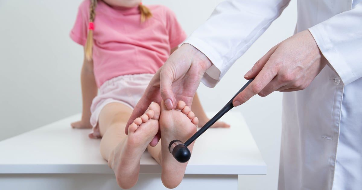 بعيدًا عن الحليب.. 3 عادات تعزز صحة عظام طفلك