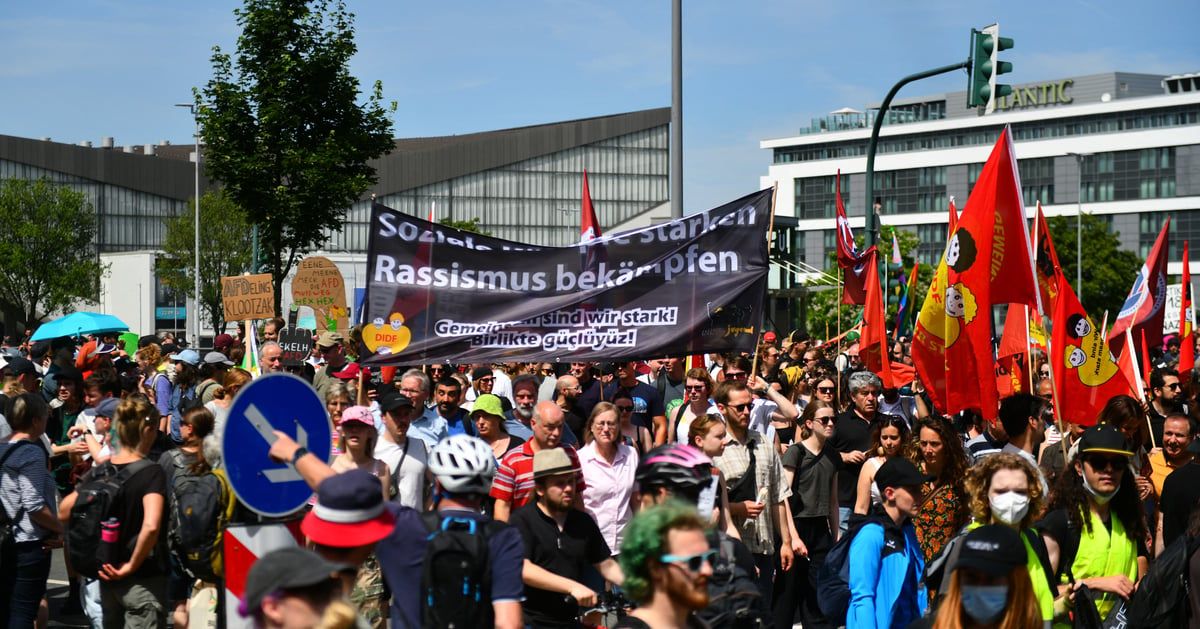 ألمانيا.. إصابة شرطيَين بجروح بالغة في مؤتمر لليمين المتطرف