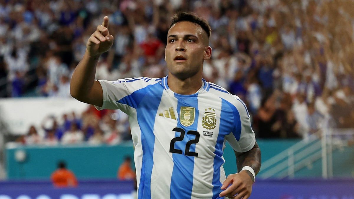 لاوتارو مارتينيز يكشف سبب عناقه لميسي بعد هدفه في مباراة الأرجنتين وبيرو