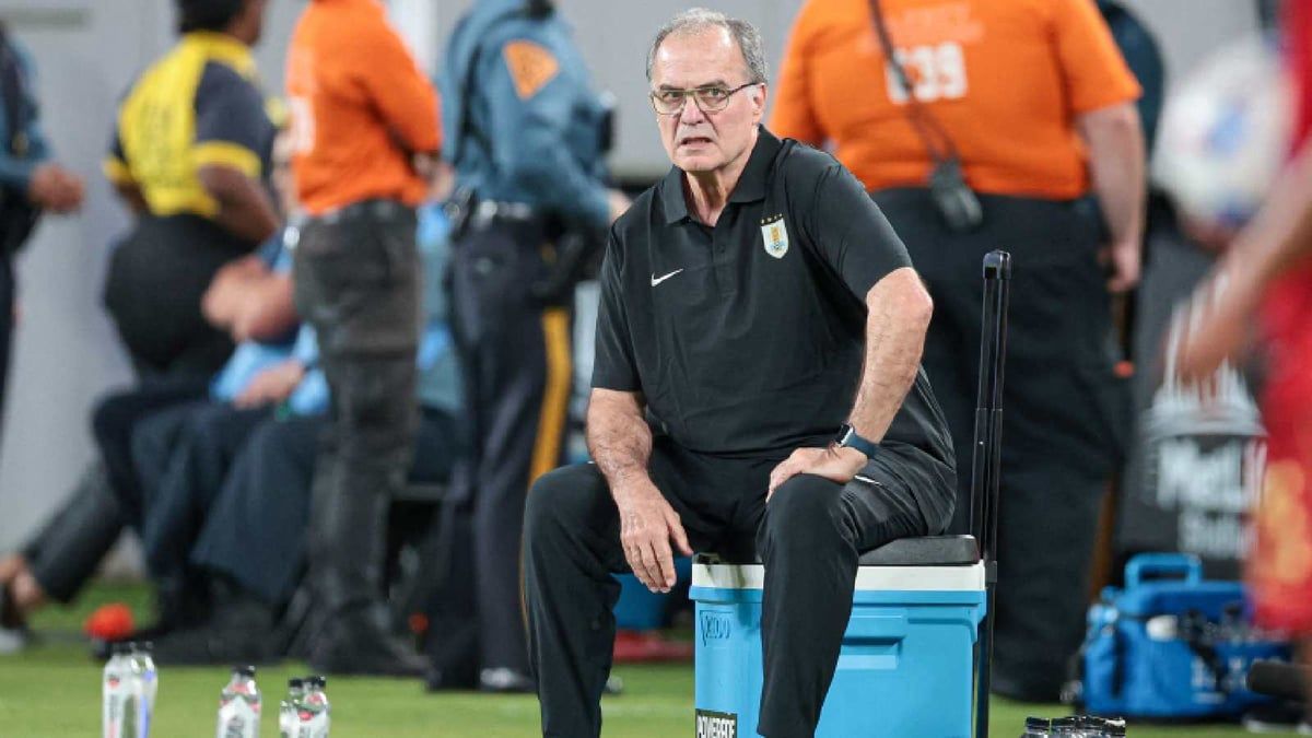 إيقاف مارسيلو بيلسا مدرب أوروغواي قبل موقعة أمريكا