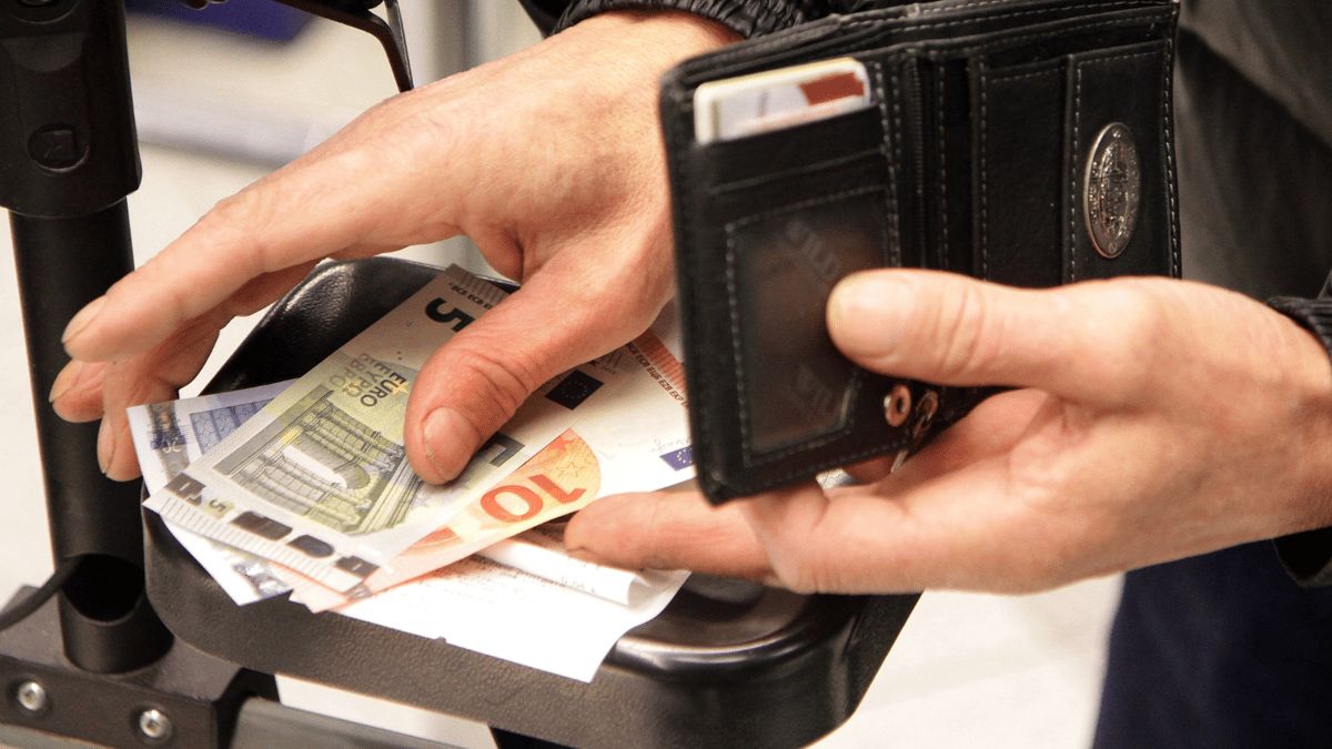 اليورو يصعد بعد الجولة الأولى من الانتخابات الفرنسية والين يتخبط