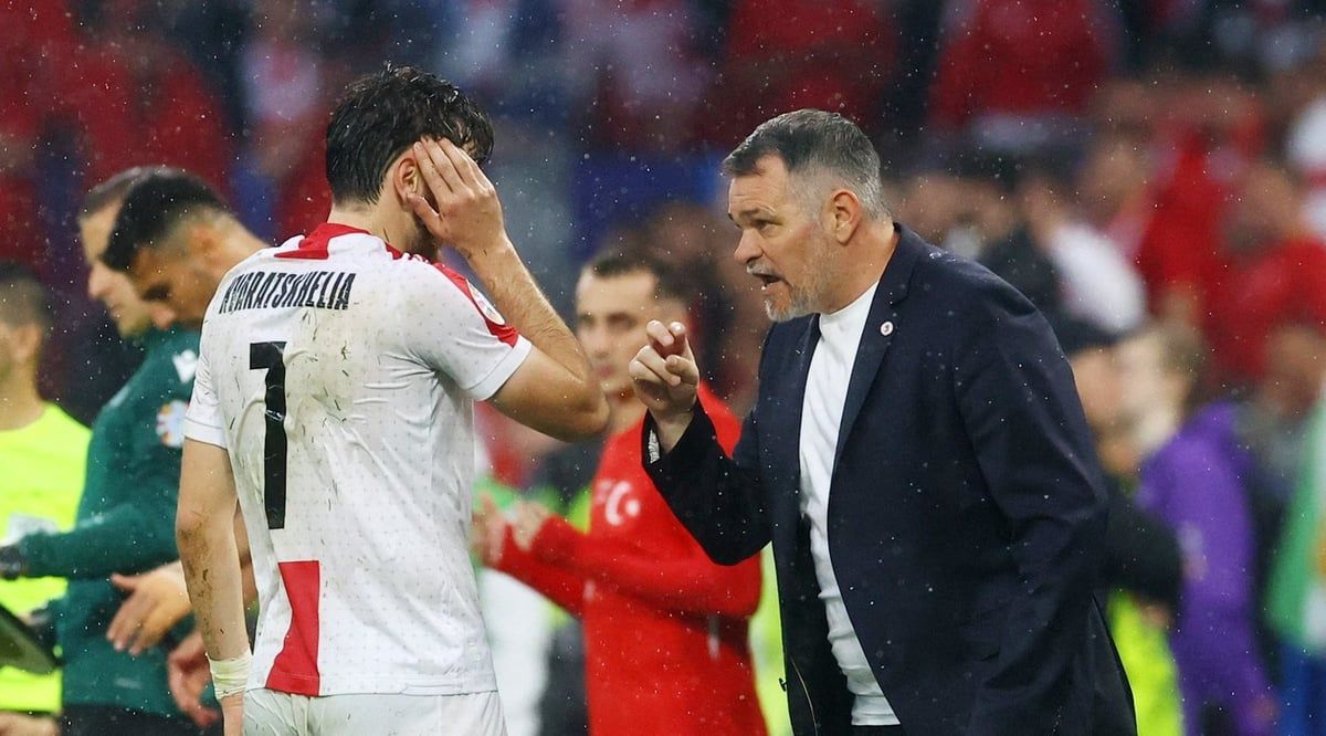 "سنجلس معاً لننظر ما فعلنا".. رسالة مدرب جورجيا للاعبيه بعد إنجاز يورو