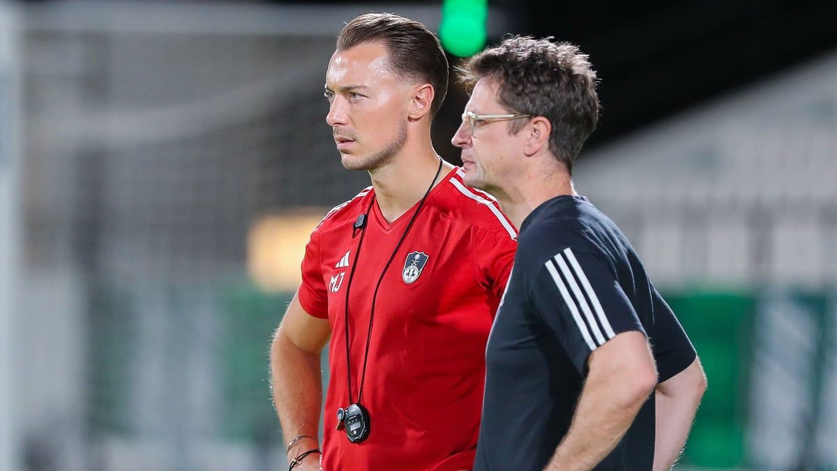 الأهلي السعودي يعزز جهازه الفني بـ5 تعاقدات