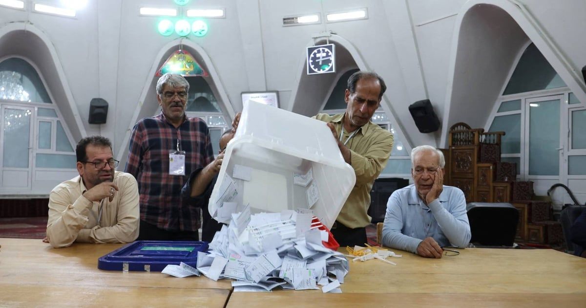 مع قرب يوم الحسم.. "حملات تشويه" متبادلة بين الإصلاحيين والأصوليين في إيران