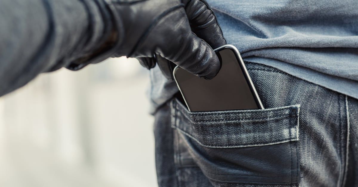 دليل سياحي سعودي محترف يتعرض لسرقة "مروعة" في عاصمة أوروبية (صور)