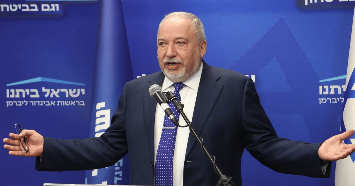 بعد لابيد وسموتريتش.. ليبرمان يطالب بمواجهة مباشرة مع إيران