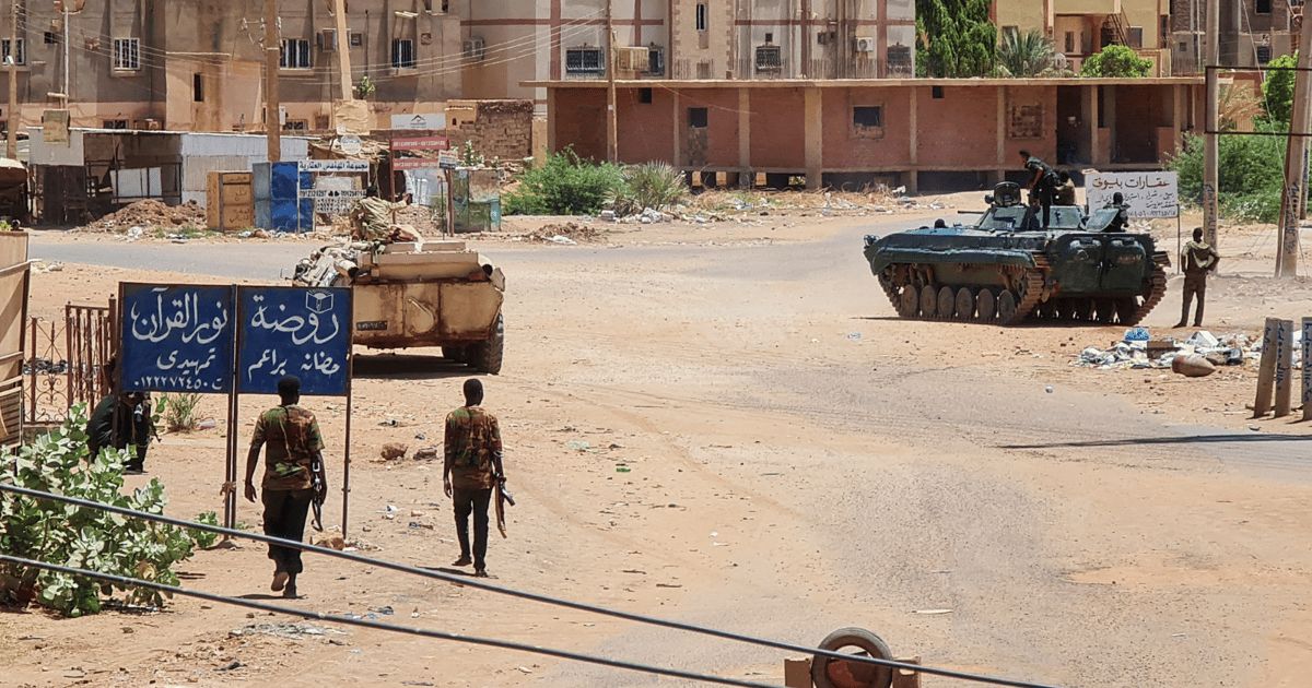 "الدعم السريع" تتهم الجيش السوداني بتدمير جسر الحلفايا