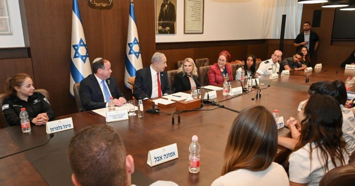 تسريبات "واتس آب" تكشف غضبا في حكومة إسرائيل بعد الإفراج عن مدير "الشفاء"