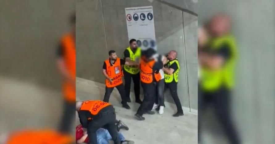 بالفيديو | الأمن الألماني يعتدي بوحشية على مشجع برتغالي