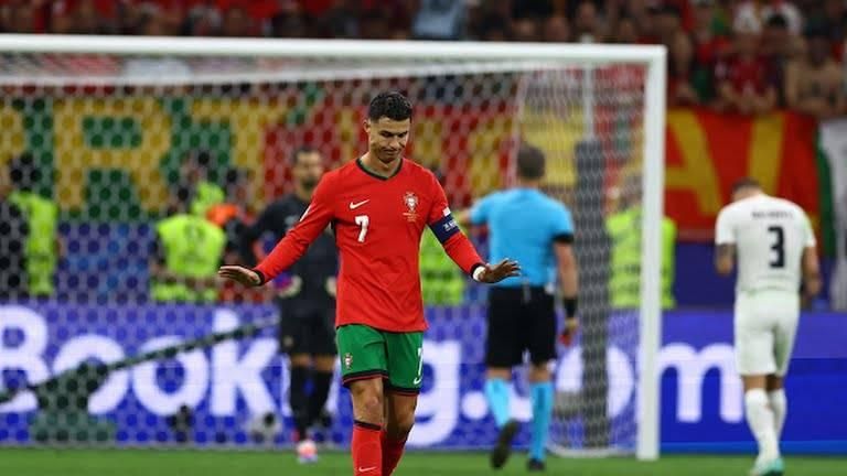 معدل ضربات قلب رونالدو يكشف سر بكائه في مباراة سلوفينيا