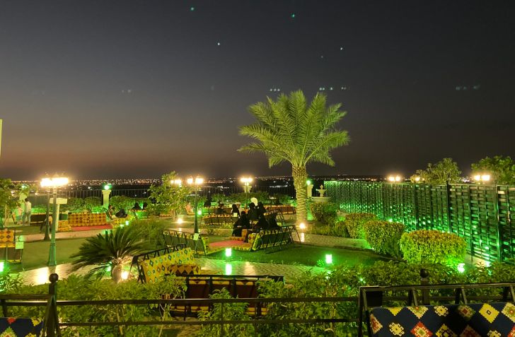 هل يستحق الزيارة؟! مواعيد دخول مطعم ومنتزه الجبل الأخضر في جدة - موقع الخليج الان