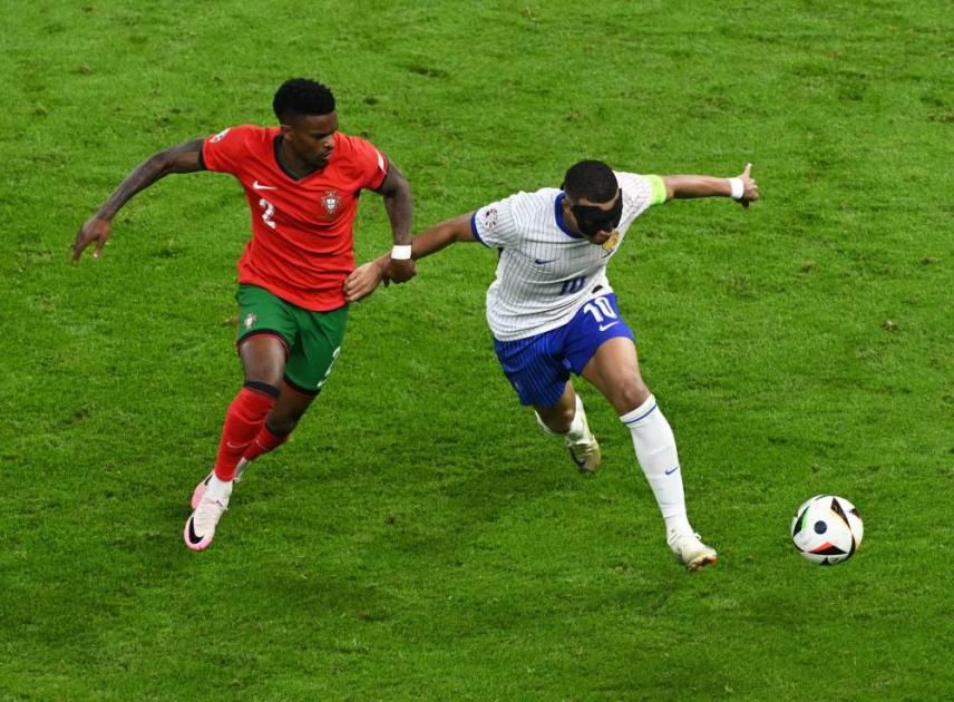 رغم القناع.. مبابي يتصدر قائمة أسرع اللاعبين في «اليورو»