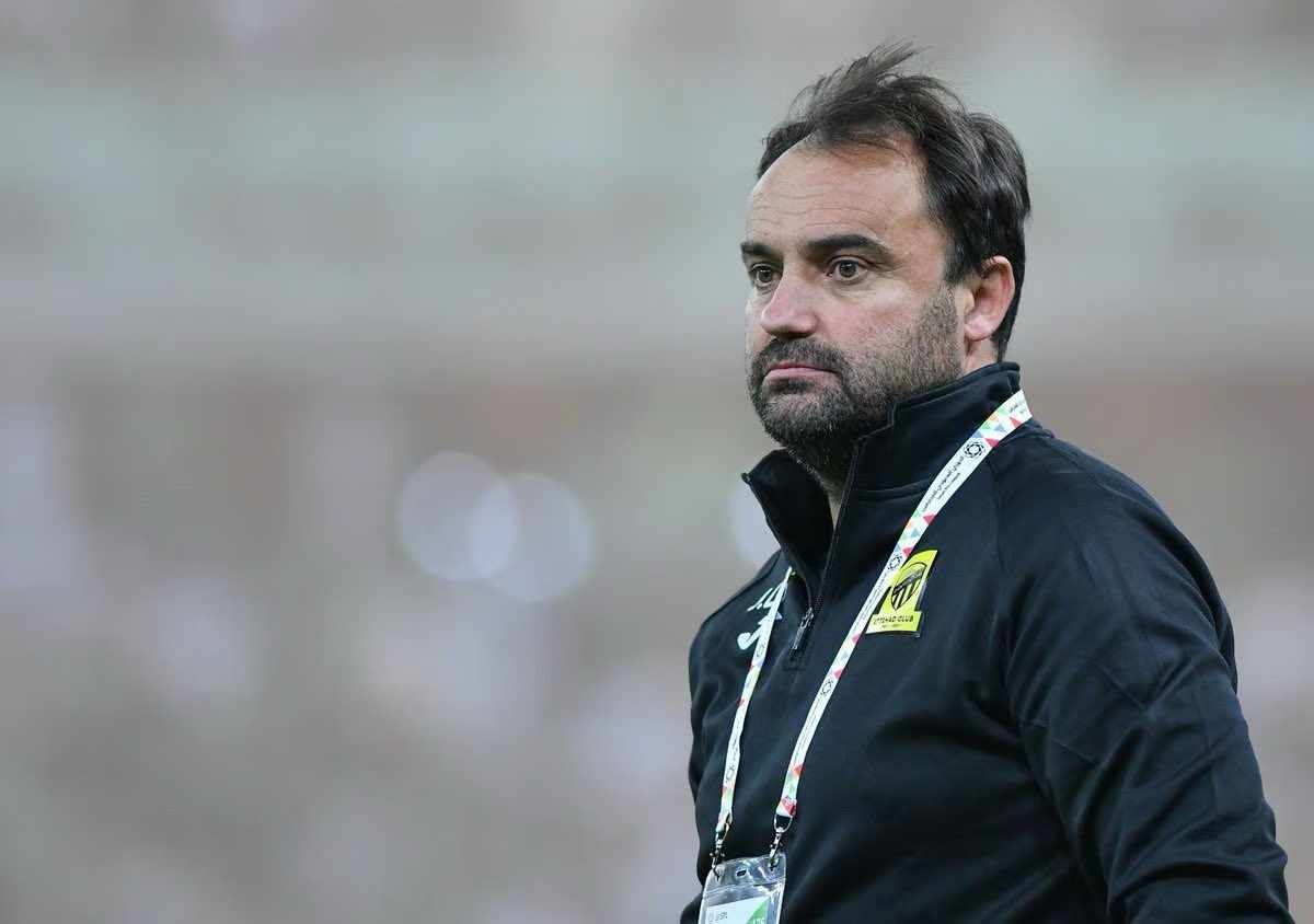 شكوى مرتقبة.. مدرب الاتحاد السابق يقدم طلب غريب يثير القلق بالنادي - موقع الخليج الان