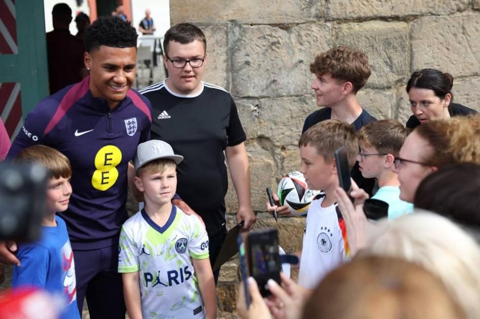 واتكينز يشبّه إنجلترا بالريـال.. والفرسان الثلاثة يستعدون