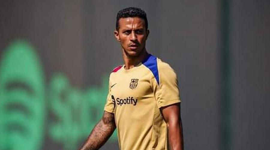 تياجو ألكانتارا ينضم «مؤقتاً» للجهاز الفني في برشلونة
