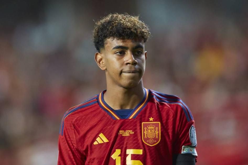 تعرف إلى لامين يامال خليفة ميسي وكاسر رقم بيليه