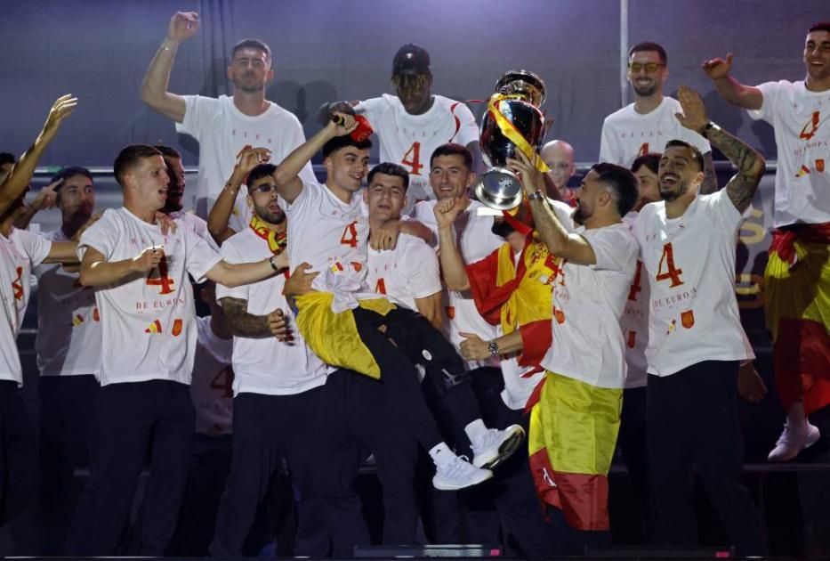 على طريقة الأرجنتينيين.. رودري وموراتا يورطان إسبانيا بأزمة سياسية