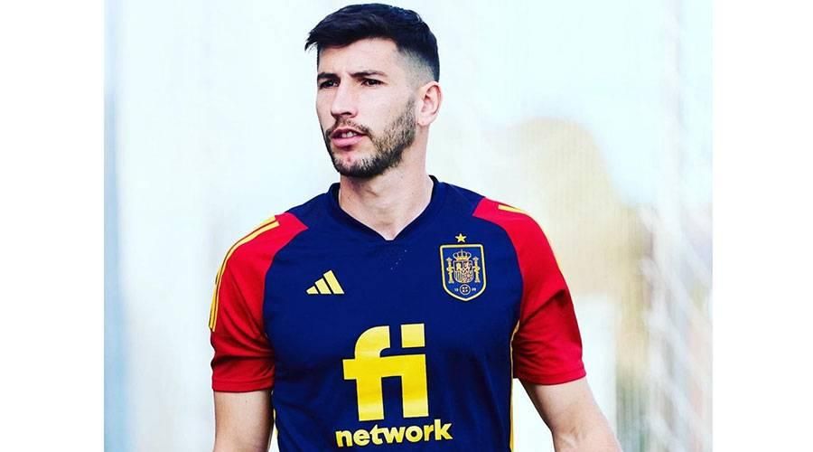 الشباب يقترب من مدافع أوساسونا