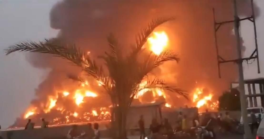 بعد يومين من غارة إسرائيلية.. نيران الحديدة لا تزال مشتعلة