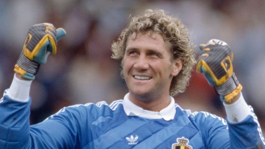 أسطورة بلجيكا يعرض قميص مارادونا للبيع فكم يبلغ سعره؟