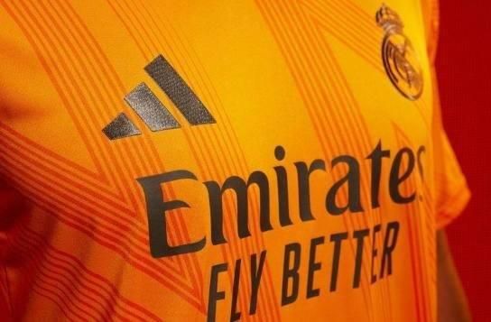 ريال مدريد يكرم الـ«ديسيما» بقميص برتقالي