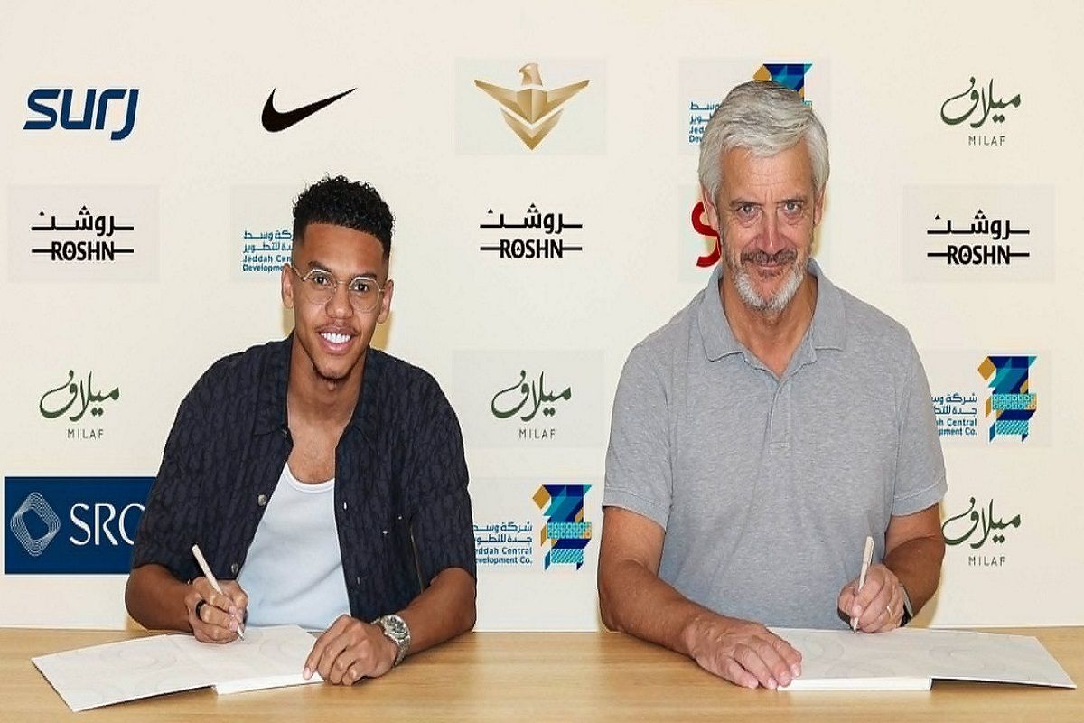 بعد انتقاله لفريق الاتحاد…أول تعليق من اللاعب "معاذ الفقيهي" بعد رحيله عن الهلال - موقع الخليج الان