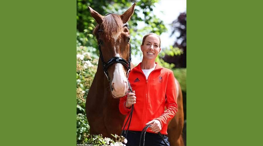 فيديو |بعد جلد حصانها.. الاتحاد الدولي للفروسية يحقق مع أشهر فارسة بريطانية