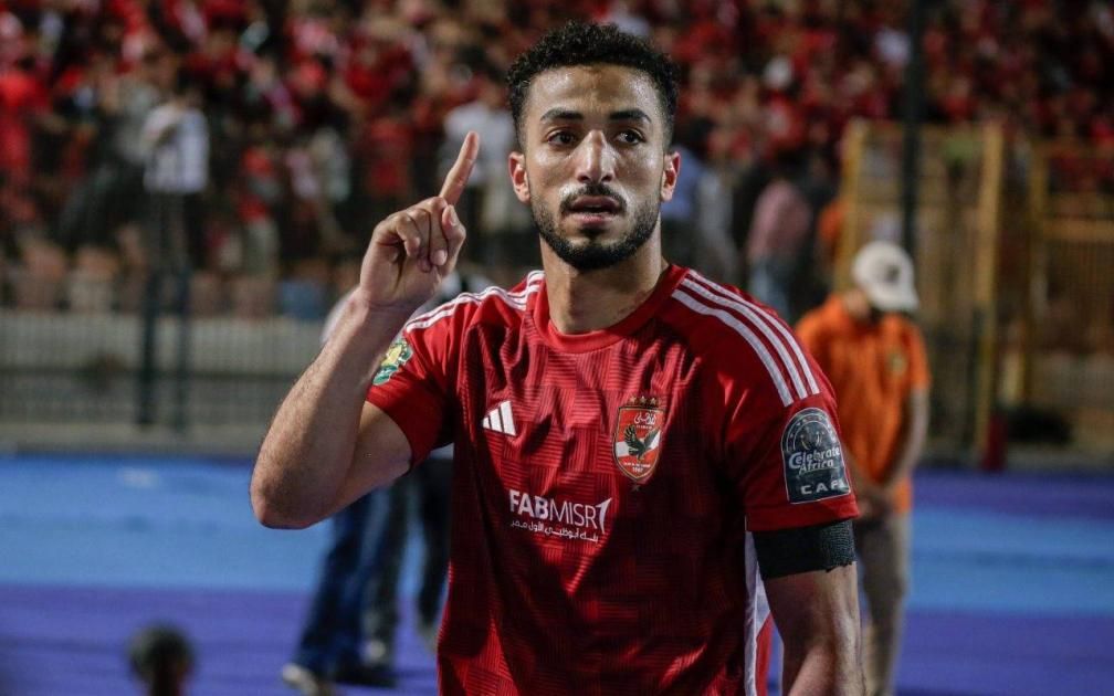 بولونيا يبحث التعاقد مع مدافع الأهلي المصري محمد عبدالمنعم