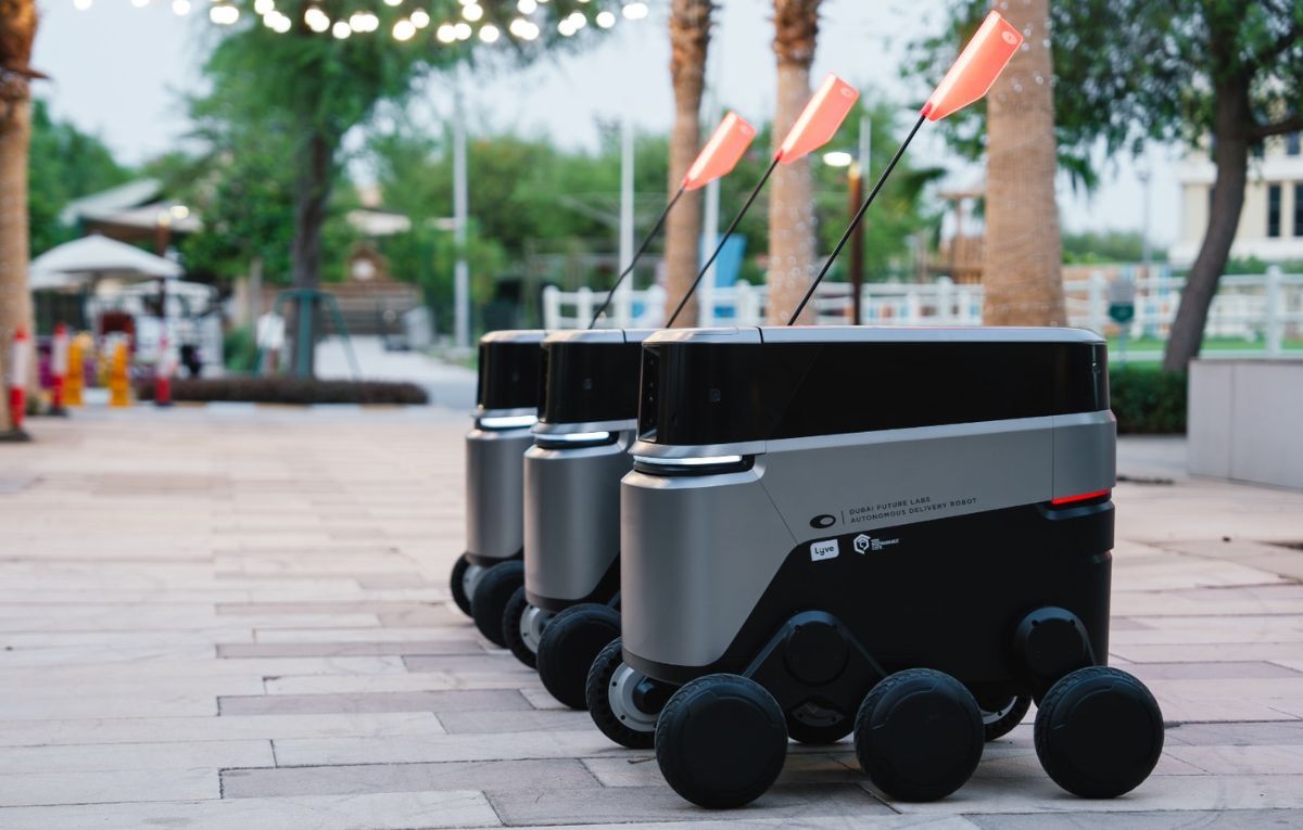 إطلاق 3 روبوتات تجريبية لتوصيل المنتجات في المدينة المستدامة في دبي - موقع الخليج الان