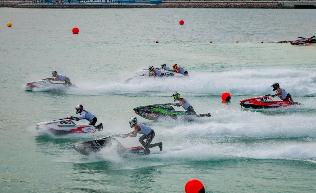 انطلاقة إماراتية قوية في البطولة الدولية للدراجات المائية