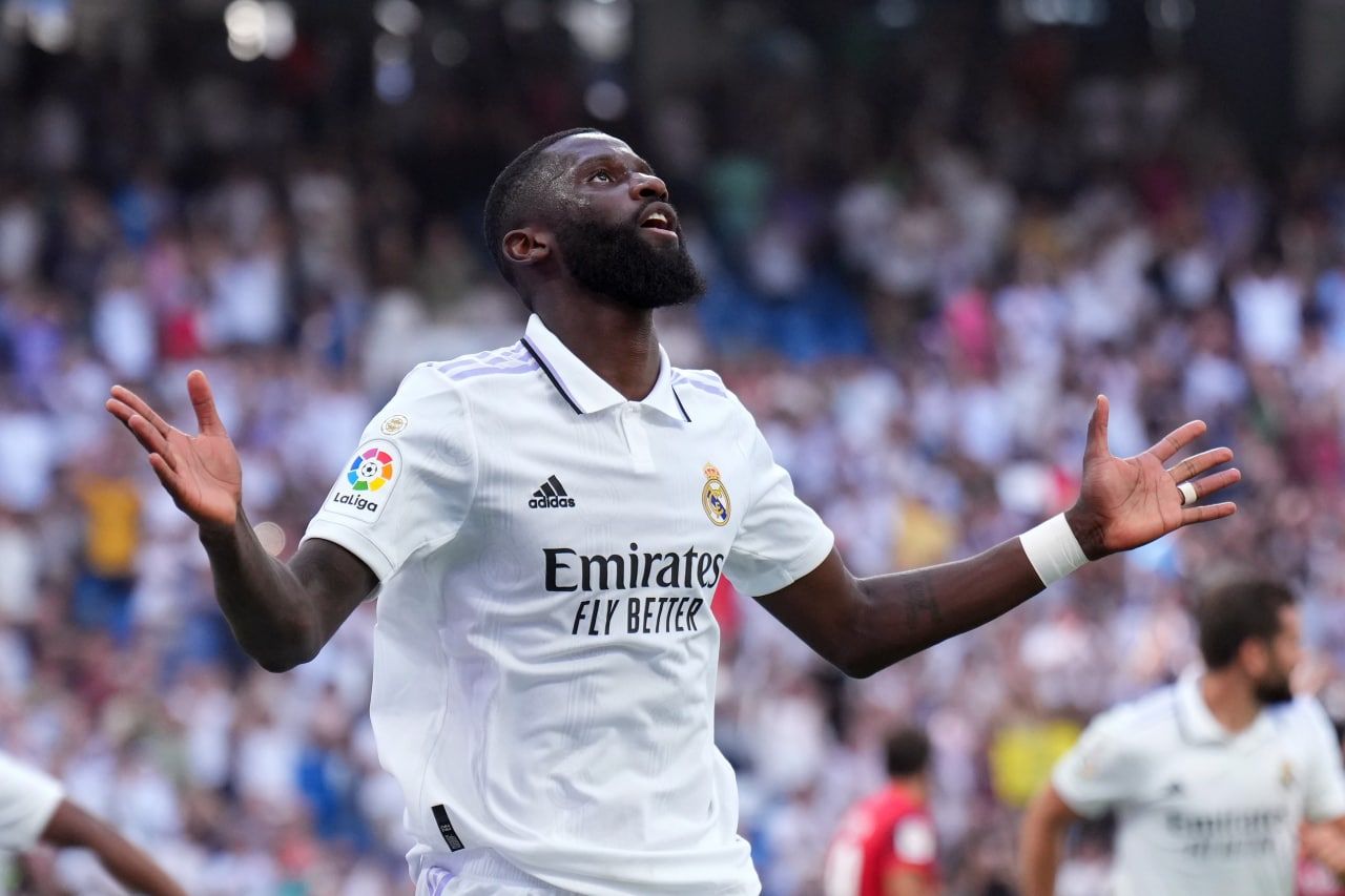 تطورات عاجلة.. هل ينتقل صخرة ريال مدريد إلى دوري روشن؟ - موقع الخليج الان