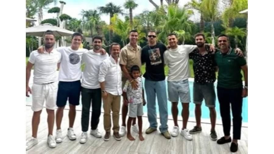 دالوت يمضي الإجازة مع رونالدو