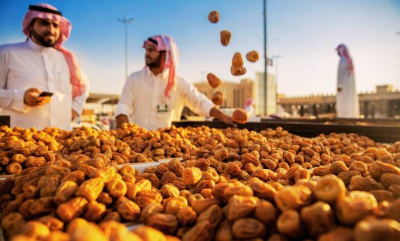 السعودية تطلق نظامًا إلكترونيًا لتنظيم تجارة التمور وتعزيز تنافسيتها عالميًا - موقع الخليج الان