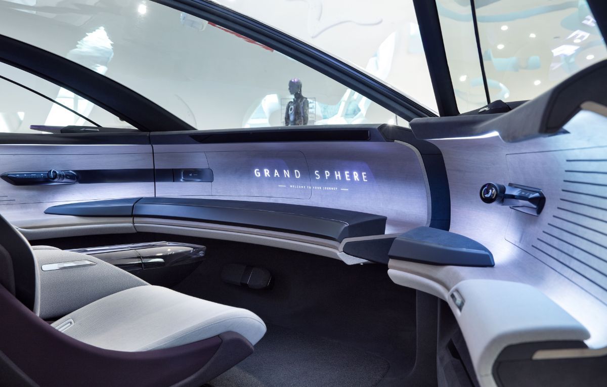 أودي تعرض سيارة “grandsphere” الكهربائية في متحف المستقبل - موقع الخليج الان