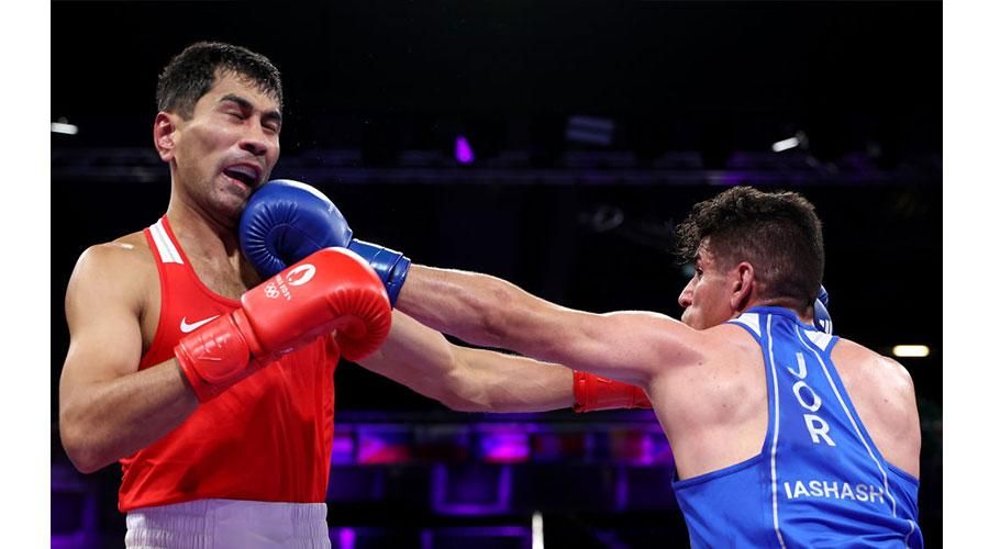 ملاكم أردني يهزم بطل العالم ويقترب من تحقيق حلمه بميدالية أولمبية