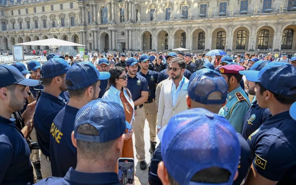 راشد بن حميد يلتقي فريق الدعم الشرطي الإماراتي
