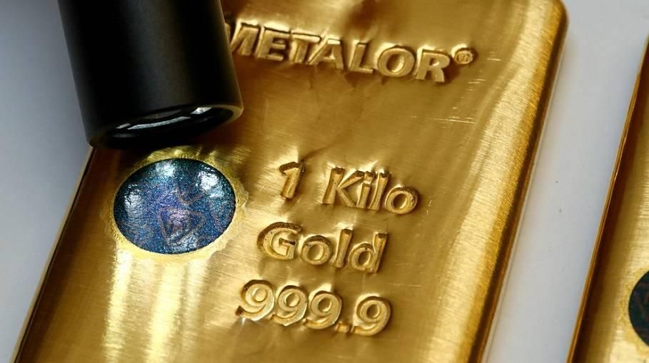 تراجع الإقبال على الذهب بانتظار مؤشرات الفائدة