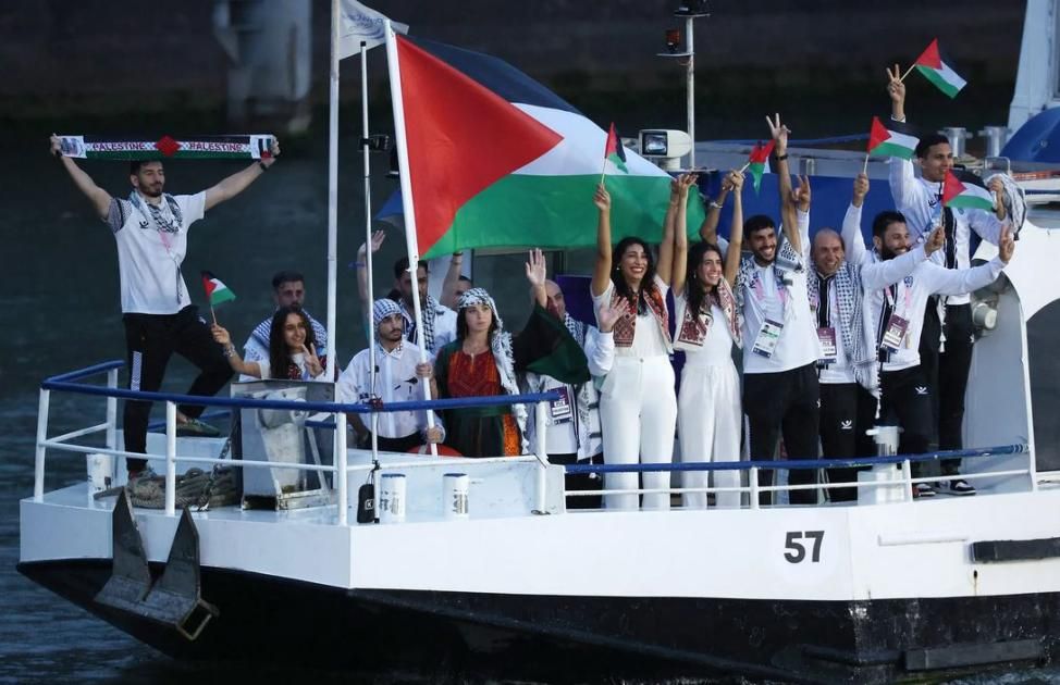 لاعبو فلسطين نجوم باريس والبعثة الإسرائيلية تحت حراسة مشددة