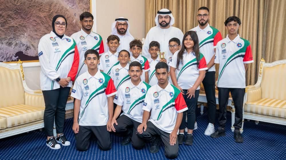 محمد بن حمد يلتقي أبطال «فورمولا المستقبل»