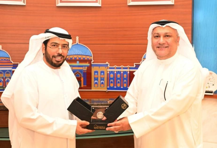 بحث التعاون لتعزيز خدمات قطاع الأعمال في الشارقة وأبوظبي