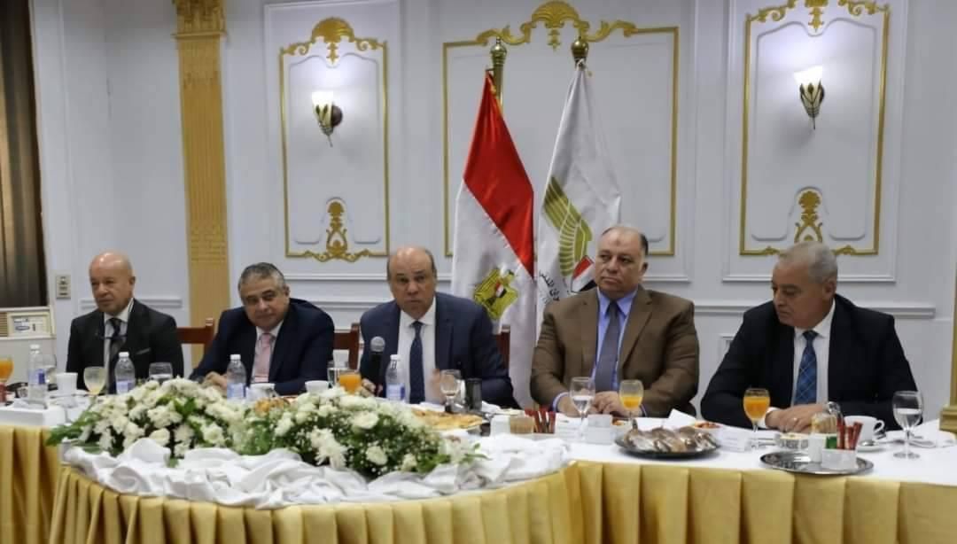 مصر تنفي بيع المطارات لجهات أجنبية وتدرس طرحها للقطاع الخاص