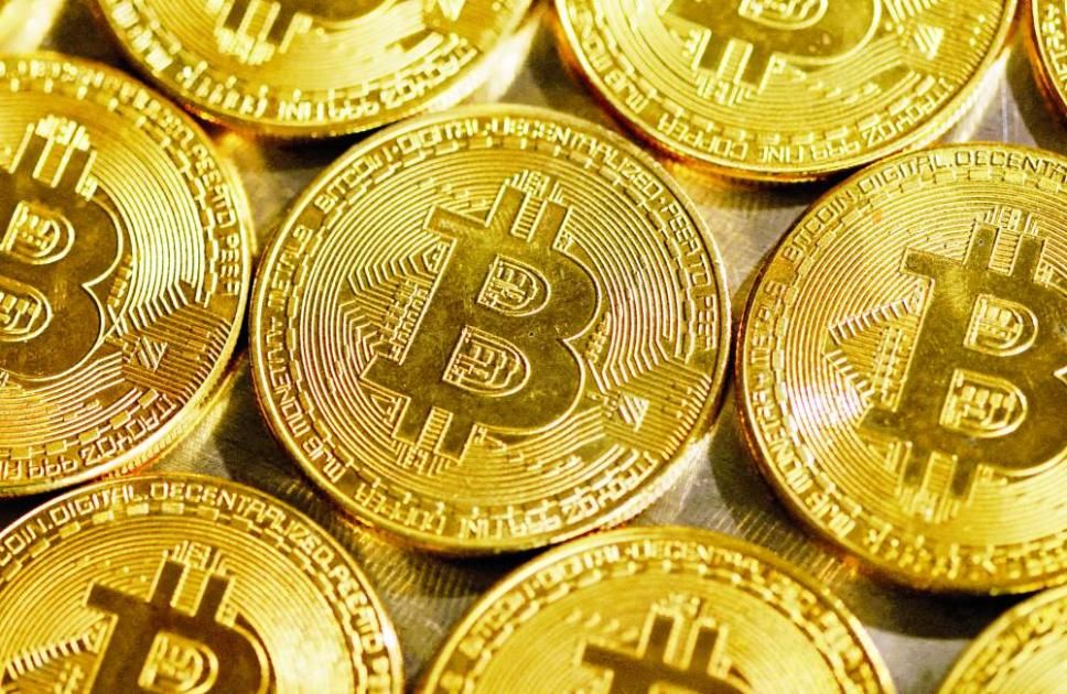 بيتكوين تهوي 5.69% إلى 58987 دولاراً